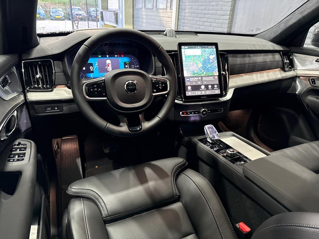 Volvo XC90 T8 Ultra Black Edition | Bowers&Wilkins | Luchtvering | Panoramadak | Trekhaak | 360° Camera | Massage | Stoelventilatie | 22 Inch
