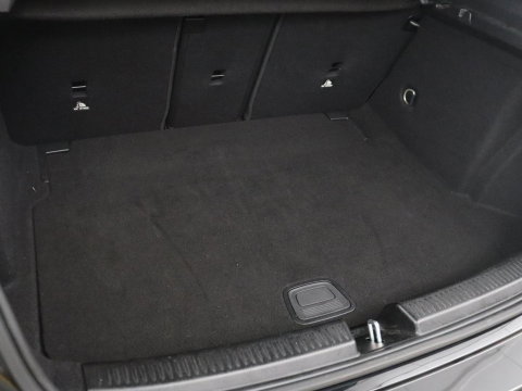 Mercedes-Benz A-Klasse 250 Premium Plus | AMG Line | Panoramadak | Trekhaak | Sfeerverlichting | Leder/alcantara | Burnmeister | Full LED | Stoelverwarming |