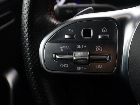 Mercedes-Benz A-Klasse 250 Premium Plus | AMG Line | Panoramadak | Trekhaak | Sfeerverlichting | Leder/alcantara | Burnmeister | Full LED | Stoelverwarming |