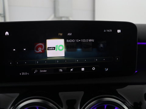 Mercedes-Benz A-Klasse 250 Premium Plus | AMG Line | Panoramadak | Trekhaak | Sfeerverlichting | Leder/alcantara | Burnmeister | Full LED | Stoelverwarming |