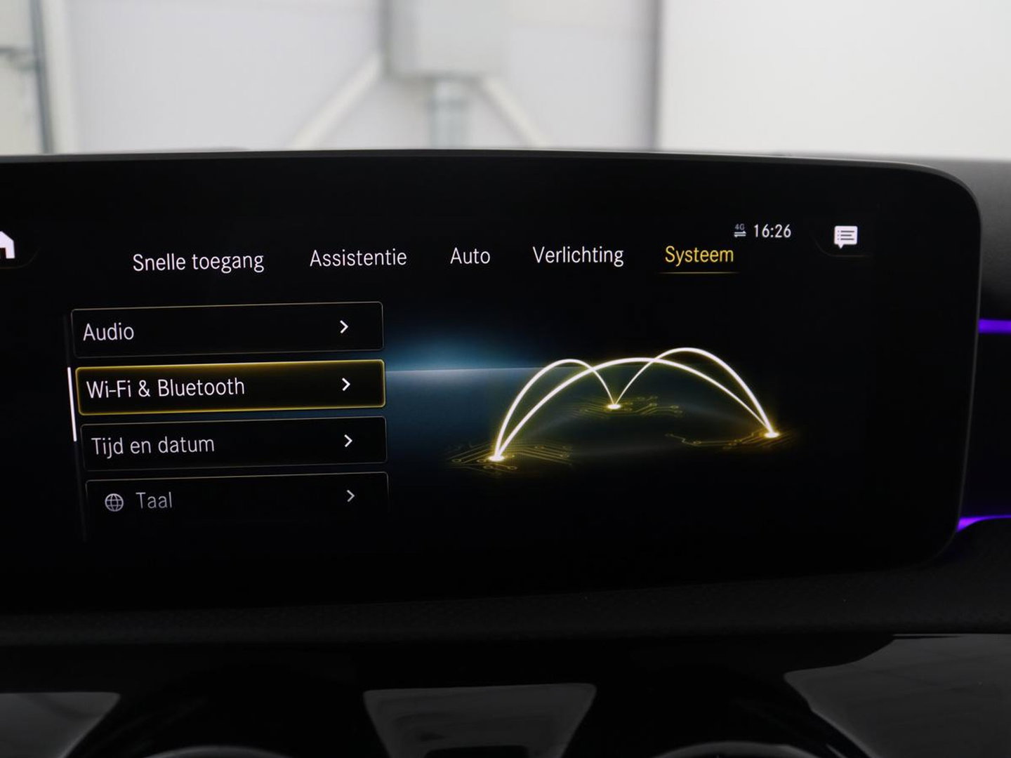 Mercedes-Benz A-Klasse 250 Premium Plus | AMG Line | Panoramadak | Trekhaak | Sfeerverlichting | Leder/alcantara | Burnmeister | Full LED | Stoelverwarming |