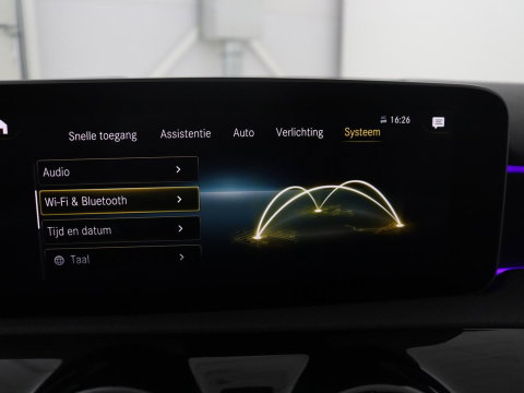 Mercedes-Benz A-Klasse 250 Premium Plus | AMG Line | Panoramadak | Trekhaak | Sfeerverlichting | Leder/alcantara | Burnmeister | Full LED | Stoelverwarming |