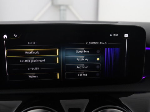 Mercedes-Benz A-Klasse 250 Premium Plus | AMG Line | Panoramadak | Trekhaak | Sfeerverlichting | Leder/alcantara | Burnmeister | Full LED | Stoelverwarming |