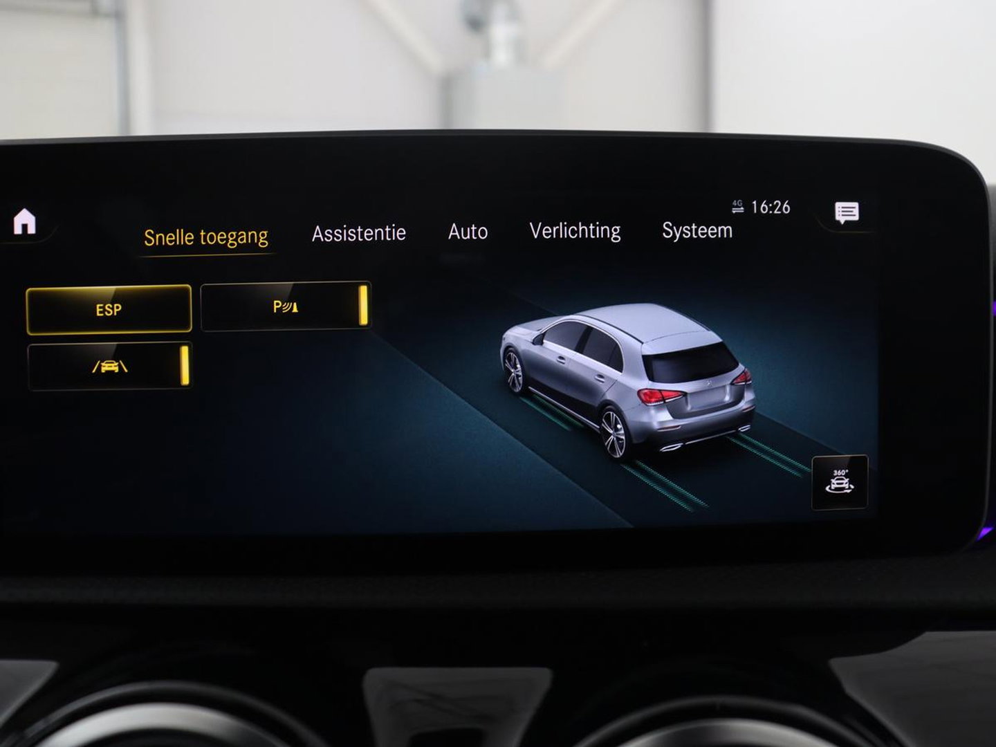 Mercedes-Benz A-Klasse 250 Premium Plus | AMG Line | Panoramadak | Trekhaak | Sfeerverlichting | Leder/alcantara | Burnmeister | Full LED | Stoelverwarming |
