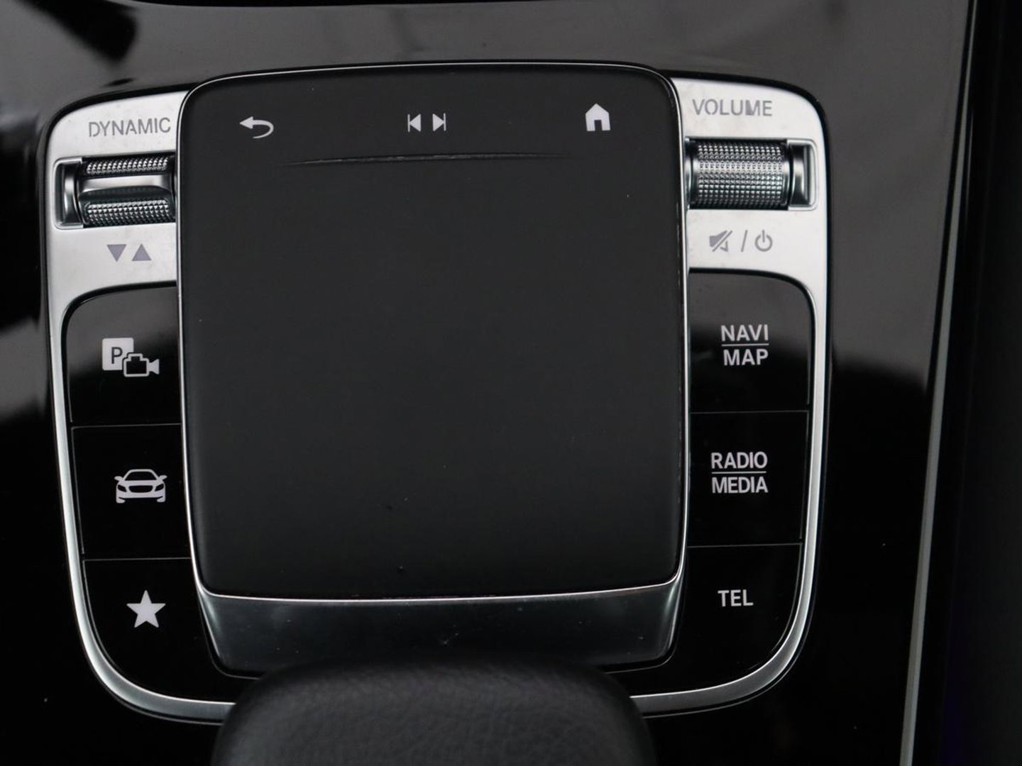 Mercedes-Benz A-Klasse 250 Premium Plus | AMG Line | Panoramadak | Trekhaak | Sfeerverlichting | Leder/alcantara | Burnmeister | Full LED | Stoelverwarming |