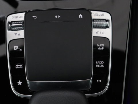 Mercedes-Benz A-Klasse 250 Premium Plus | AMG Line | Panoramadak | Trekhaak | Sfeerverlichting | Leder/alcantara | Burnmeister | Full LED | Stoelverwarming |