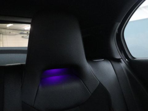 Mercedes-Benz A-Klasse 250 Premium Plus | AMG Line | Panoramadak | Trekhaak | Sfeerverlichting | Leder/alcantara | Burnmeister | Full LED | Stoelverwarming |