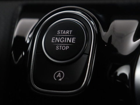 Mercedes-Benz A-Klasse 250 Premium Plus | AMG Line | Panoramadak | Trekhaak | Sfeerverlichting | Leder/alcantara | Burnmeister | Full LED | Stoelverwarming |