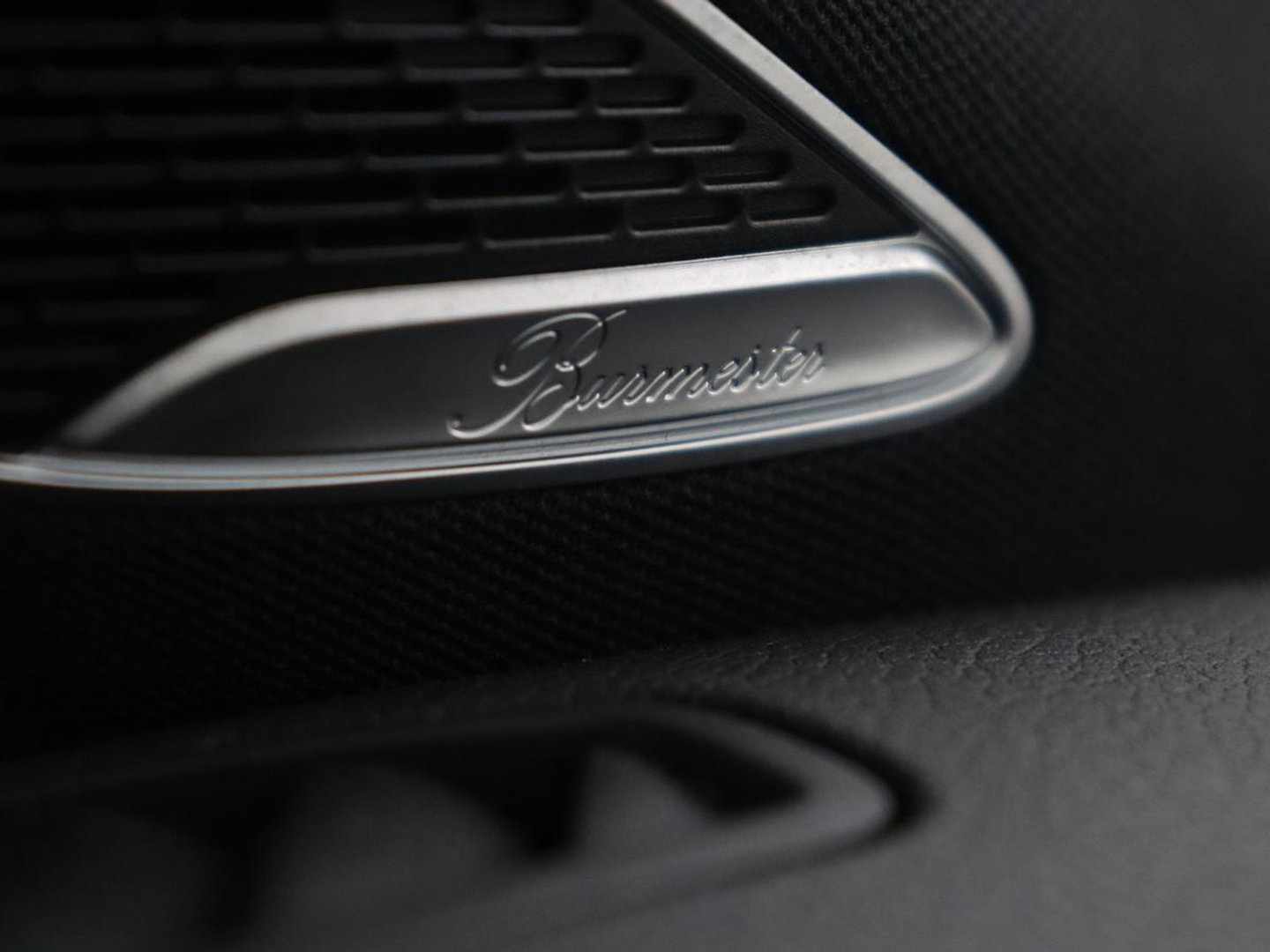 Mercedes-Benz A-Klasse 250 Premium Plus | AMG Line | Panoramadak | Trekhaak | Sfeerverlichting | Leder/alcantara | Burnmeister | Full LED | Stoelverwarming |