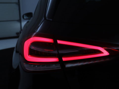 Mercedes-Benz A-Klasse 250 Premium Plus | AMG Line | Panoramadak | Trekhaak | Sfeerverlichting | Leder/alcantara | Burnmeister | Full LED | Stoelverwarming |