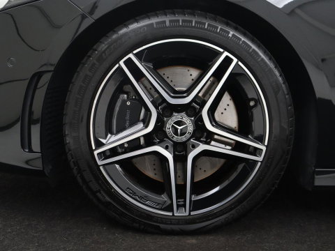 Mercedes-Benz A-Klasse 250 Premium Plus | AMG Line | Panoramadak | Trekhaak | Sfeerverlichting | Leder/alcantara | Burnmeister | Full LED | Stoelverwarming |
