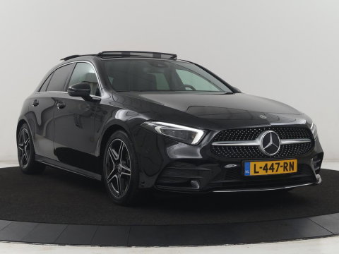 Mercedes-Benz A-Klasse 250 Premium Plus | AMG Line | Panoramadak | Trekhaak | Sfeerverlichting | Leder/alcantara | Burnmeister | Full LED | Stoelverwarming |
