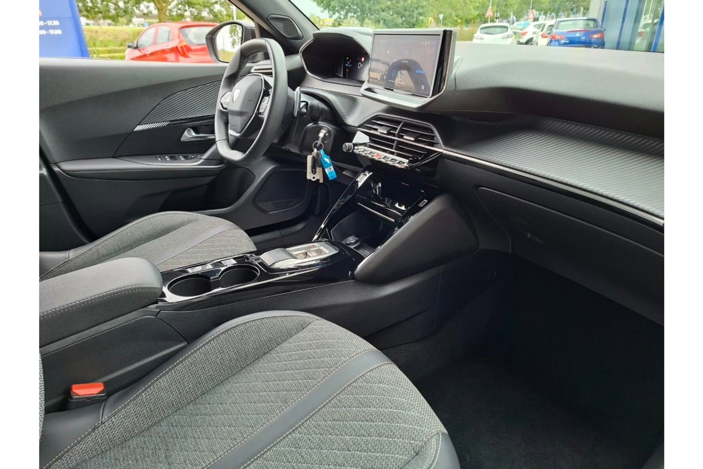 Peugeot 2008 1.2 PURETECH ALLUREPACK AUTOMAAT 130PK AIRCO NAVI CLIMA PDC-CAMERA