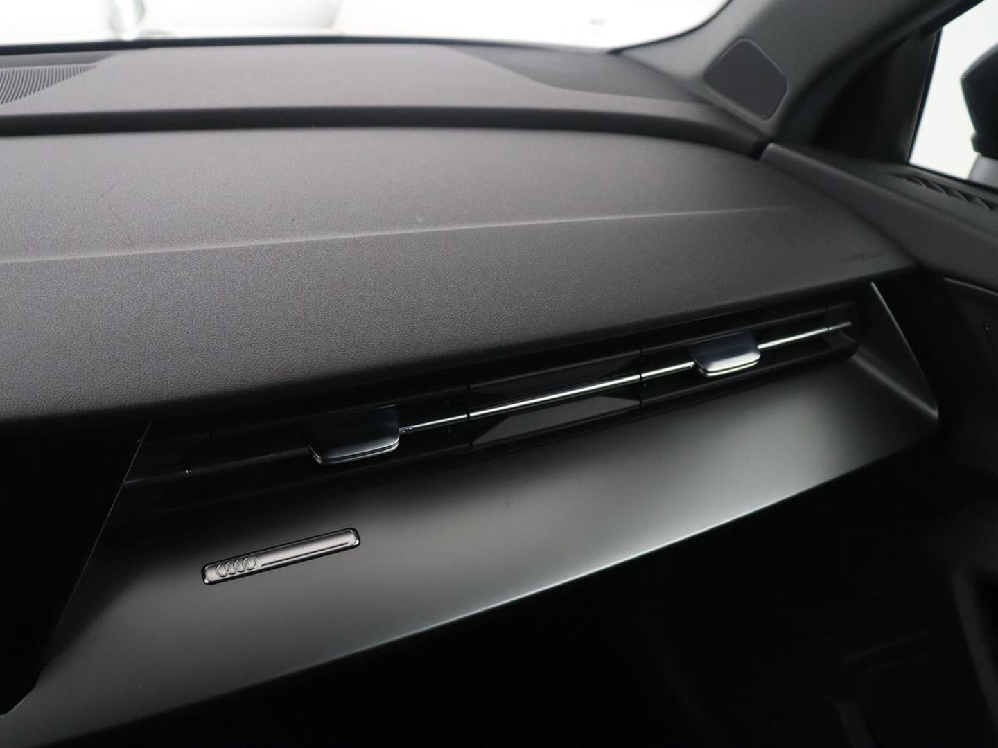 Audi A3 Sportback 35 TFSI Business edition | Cruise control | Climate control | Navigatie | Carplay | Park assist | Virtueel dashboard | Full LED | 18" velgen