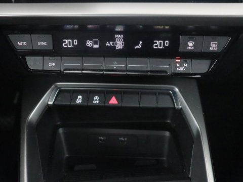 Audi A3 Sportback 35 TFSI Business edition | Cruise control | Climate control | Navigatie | Carplay | Park assist | Virtueel dashboard | Full LED | 18" velgen