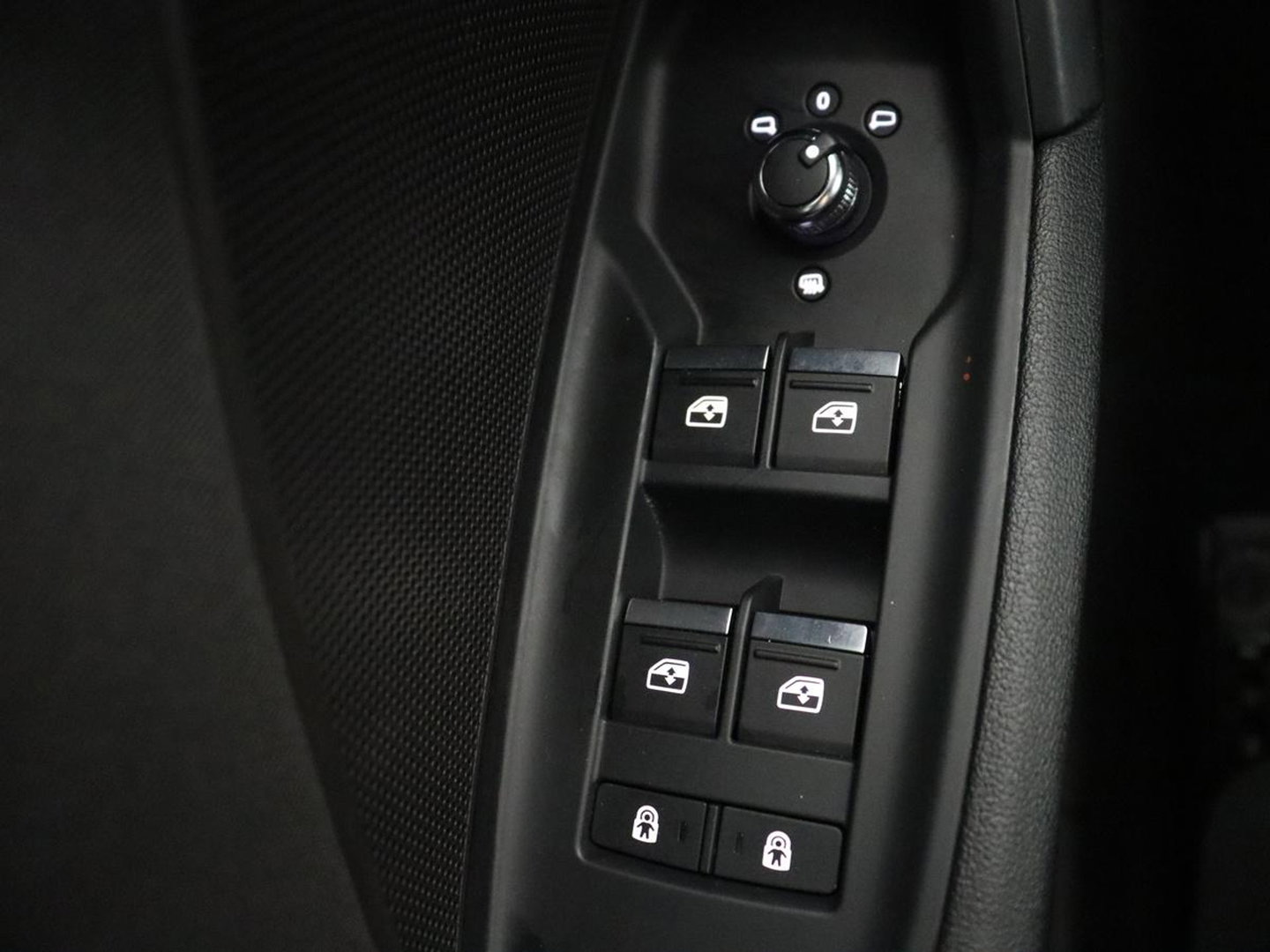 Audi A3 Sportback 35 TFSI Business edition | Cruise control | Climate control | Navigatie | Carplay | Park assist | Virtueel dashboard | Full LED | 18" velgen