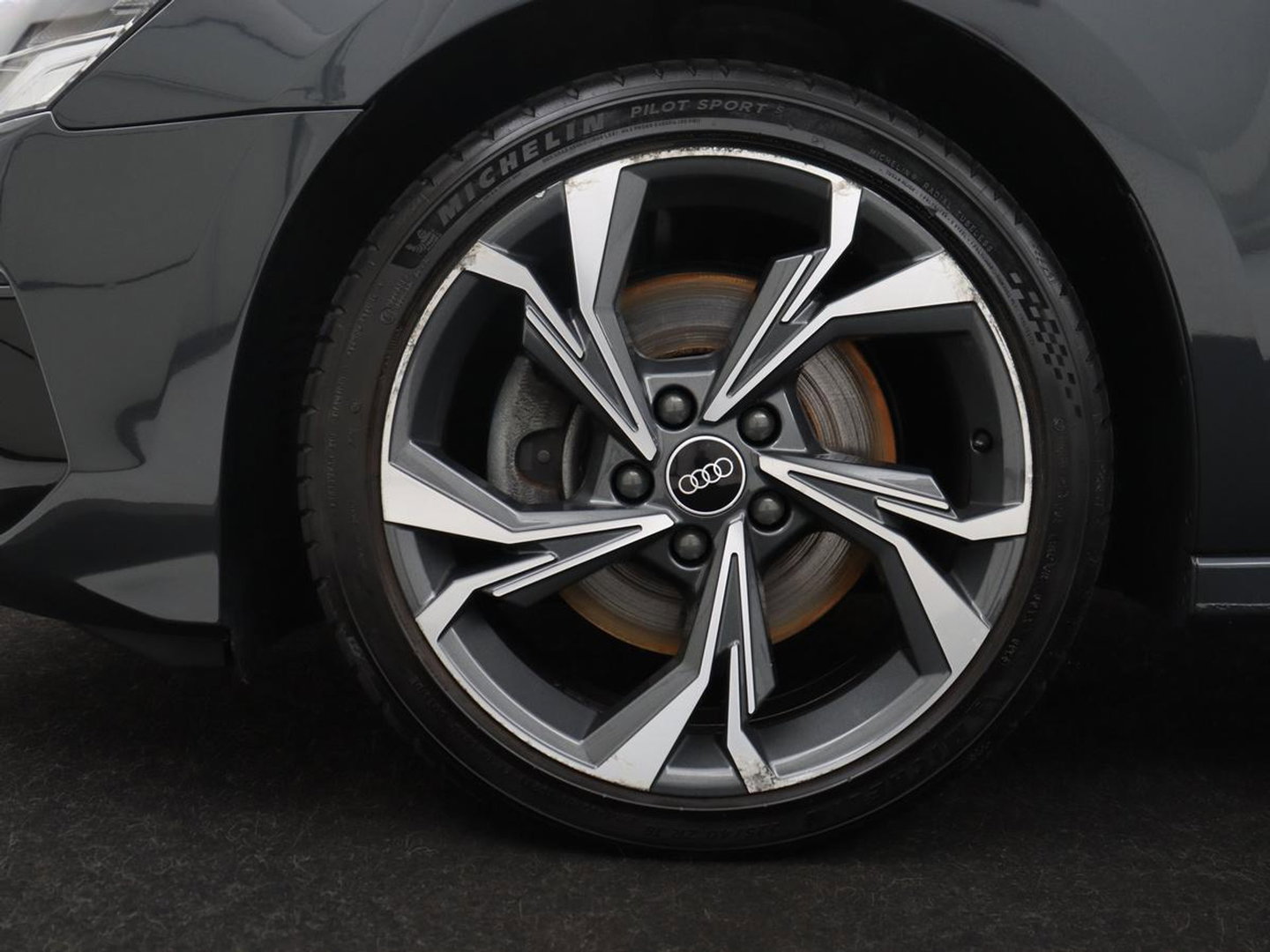 Audi A3 Sportback 35 TFSI Business edition | Cruise control | Climate control | Navigatie | Carplay | Park assist | Virtueel dashboard | Full LED | 18" velgen