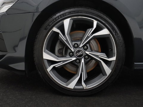 Audi A3 Sportback 35 TFSI Business edition | Cruise control | Climate control | Navigatie | Carplay | Park assist | Virtueel dashboard | Full LED | 18" velgen