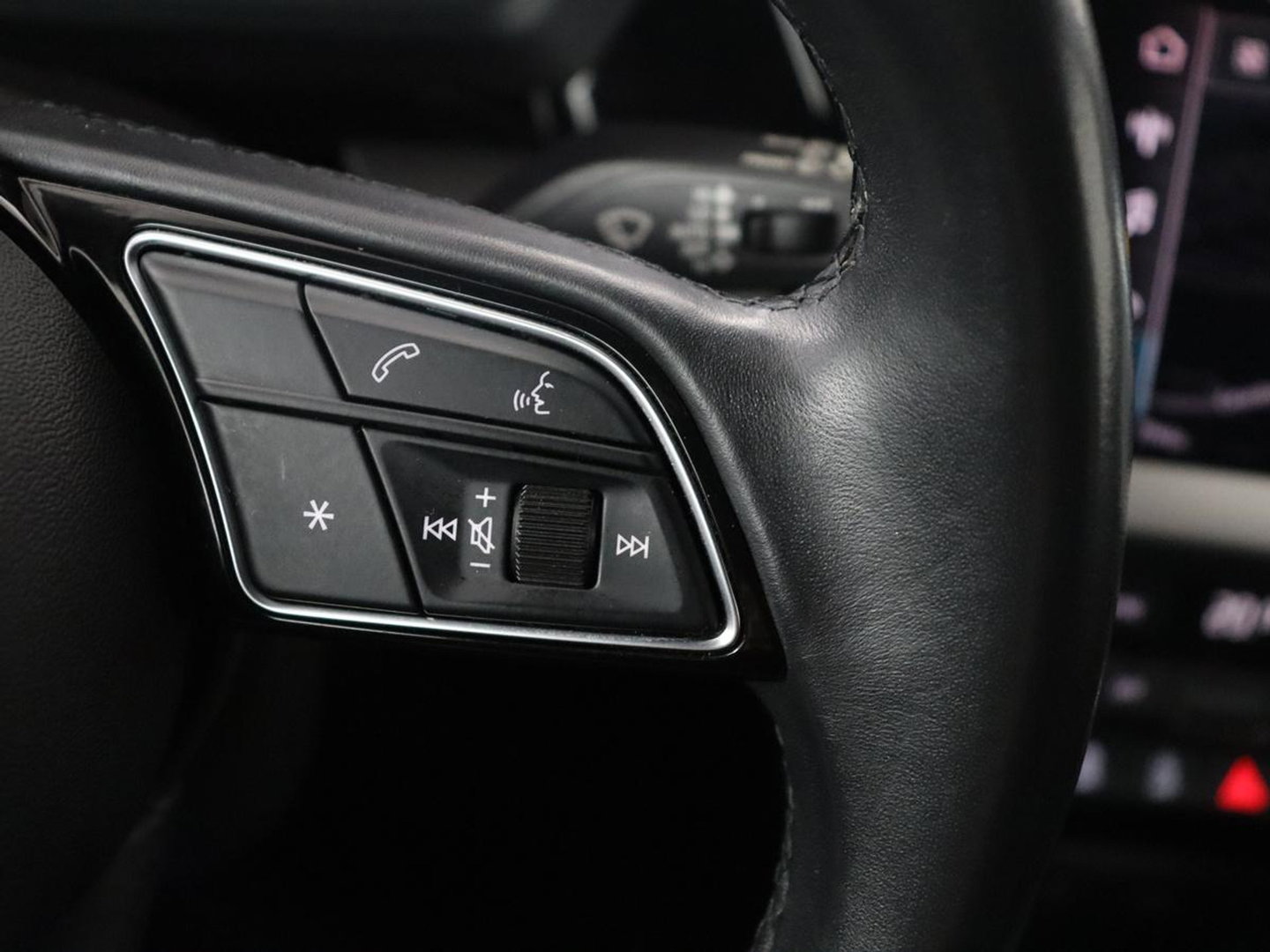Audi A3 Sportback 35 TFSI Business edition | Cruise control | Climate control | Navigatie | Carplay | Park assist | Virtueel dashboard | Full LED | 18" velgen