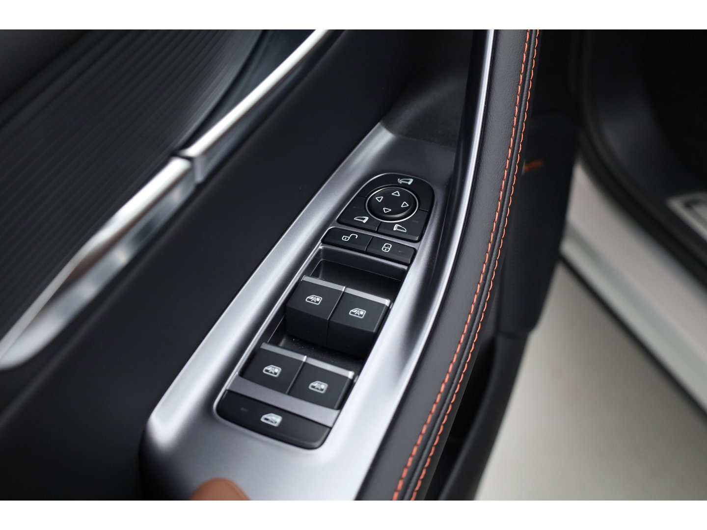 BYD SEAL U 1.5 DM-i FWD Comfort (WLTP-125km!) | VERWACHT | 26.6 kWh | Pano | HUD | Infinity | 360*+PDC | Adapt. Cruise | Memory+Leder | Keyless | Dodehoek | Elek. Klep