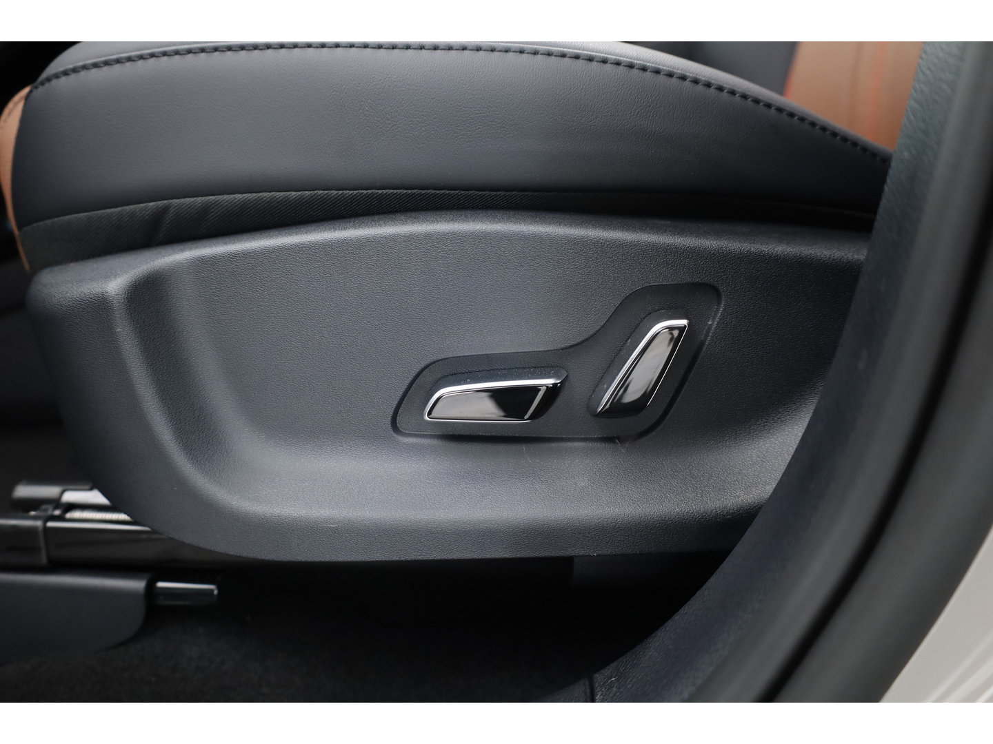 BYD SEAL U 1.5 DM-i FWD Comfort (WLTP-125km!) | VERWACHT | 26.6 kWh | Pano | HUD | Infinity | 360*+PDC | Adapt. Cruise | Memory+Leder | Keyless | Dodehoek | Elek. Klep