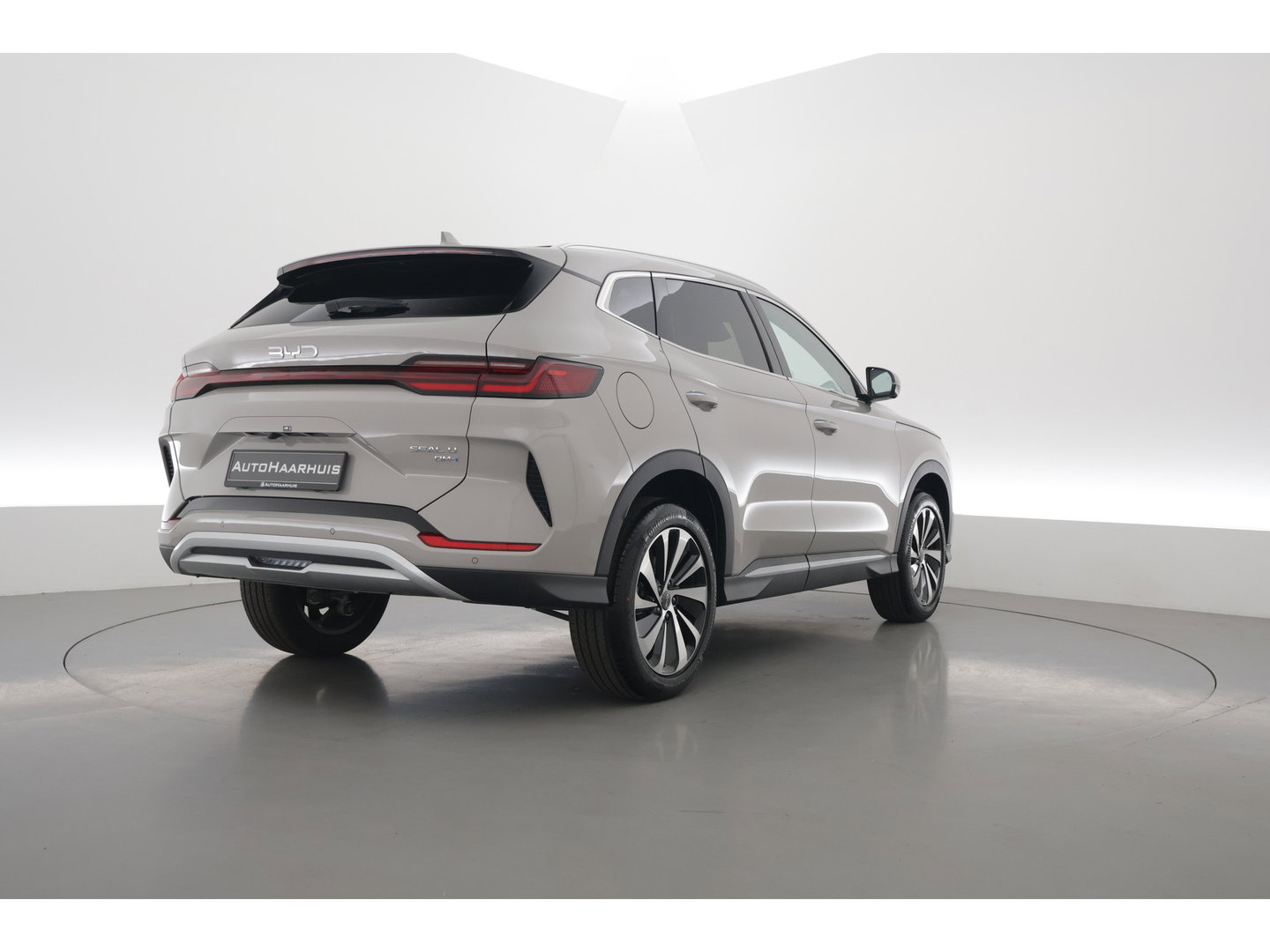 BYD SEAL U 1.5 DM-i FWD Comfort (WLTP-125km!) | VERWACHT | 26.6 kWh | Pano | HUD | Infinity | 360*+PDC | Adapt. Cruise | Memory+Leder | Keyless | Dodehoek | Elek. Klep