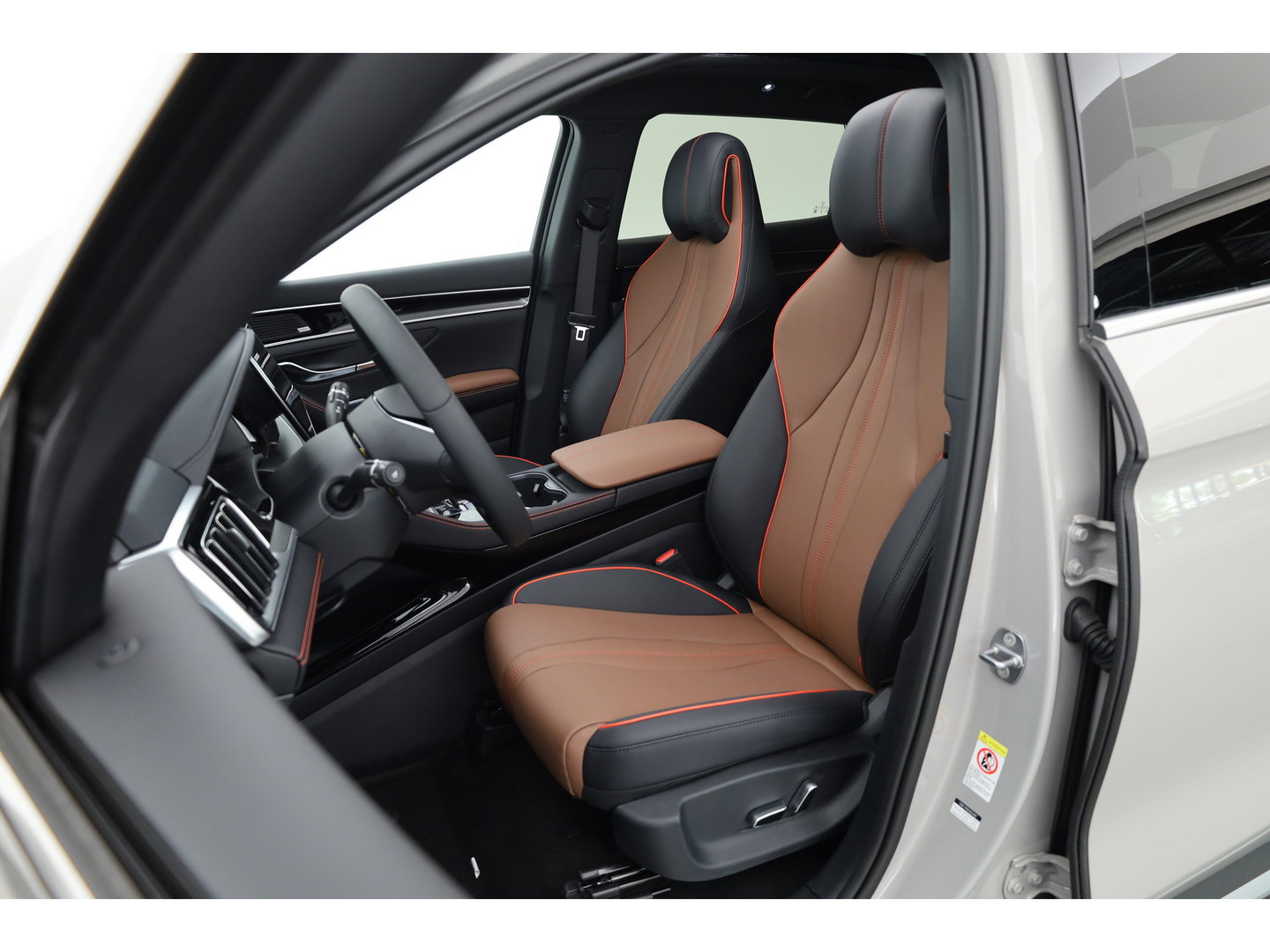 BYD SEAL U 1.5 DM-i FWD Comfort (WLTP-125km!) | VERWACHT | 26.6 kWh | Pano | HUD | Infinity | 360*+PDC | Adapt. Cruise | Memory+Leder | Keyless | Dodehoek | Elek. Klep