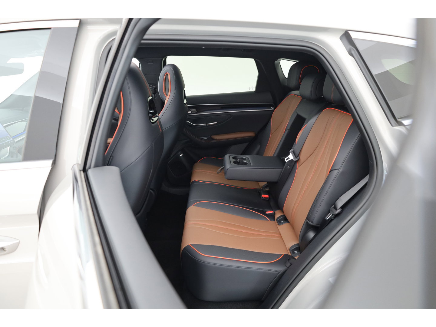 BYD SEAL U 1.5 DM-i FWD Comfort (WLTP-125km!) | VERWACHT | 26.6 kWh | Pano | HUD | Infinity | 360*+PDC | Adapt. Cruise | Memory+Leder | Keyless | Dodehoek | Elek. Klep