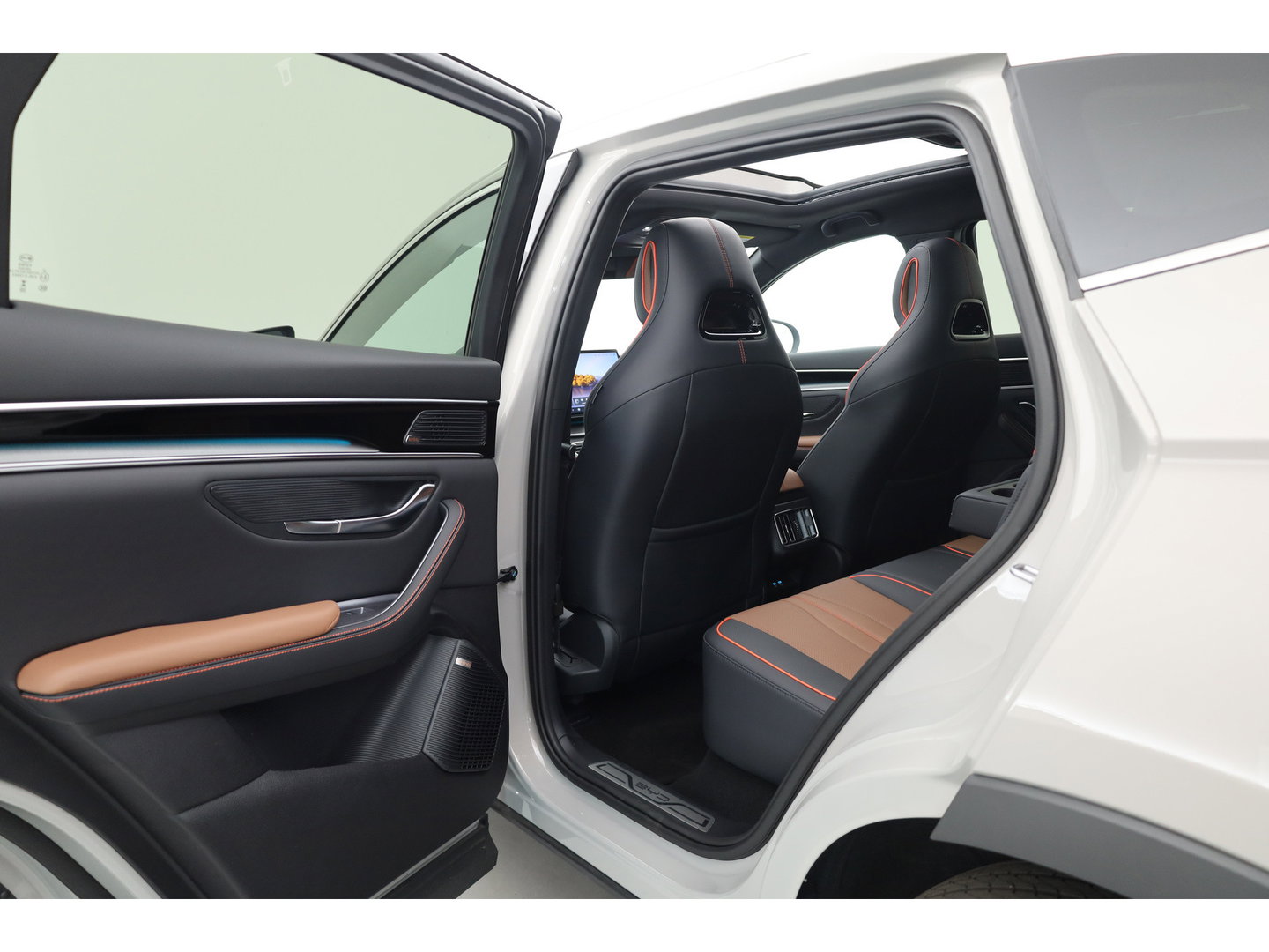 BYD SEAL U 1.5 DM-i FWD Comfort (WLTP-125km!) | VERWACHT | 26.6 kWh | Pano | HUD | Infinity | 360*+PDC | Adapt. Cruise | Memory+Leder | Keyless | Dodehoek | Elek. Klep