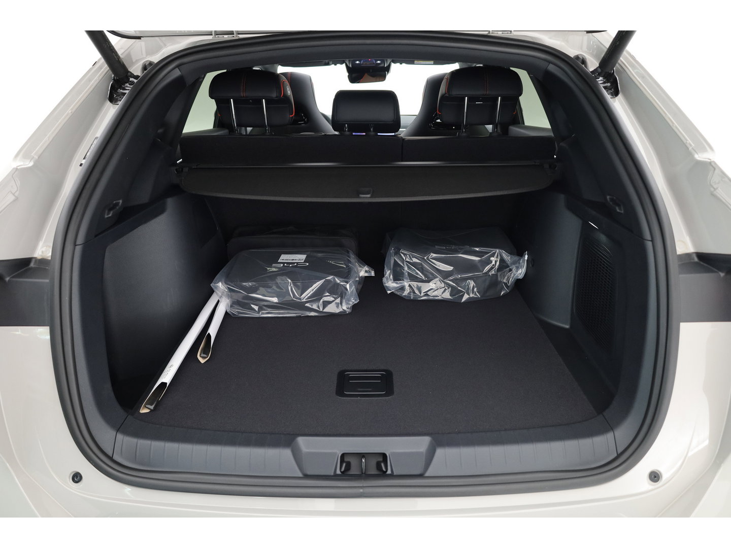 BYD SEAL U 1.5 DM-i FWD Comfort (WLTP-125km!) | VERWACHT | 26.6 kWh | Pano | HUD | Infinity | 360*+PDC | Adapt. Cruise | Memory+Leder | Keyless | Dodehoek | Elek. Klep