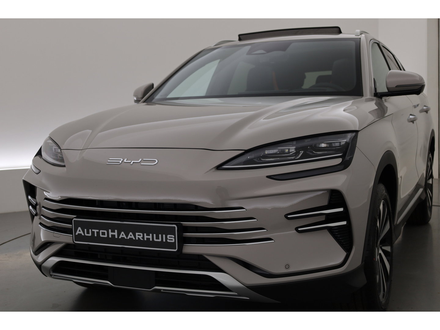 BYD SEAL U 1.5 DM-i FWD Comfort (WLTP-125km!) | VERWACHT | 26.6 kWh | Pano | HUD | Infinity | 360*+PDC | Adapt. Cruise | Memory+Leder | Keyless | Dodehoek | Elek. Klep