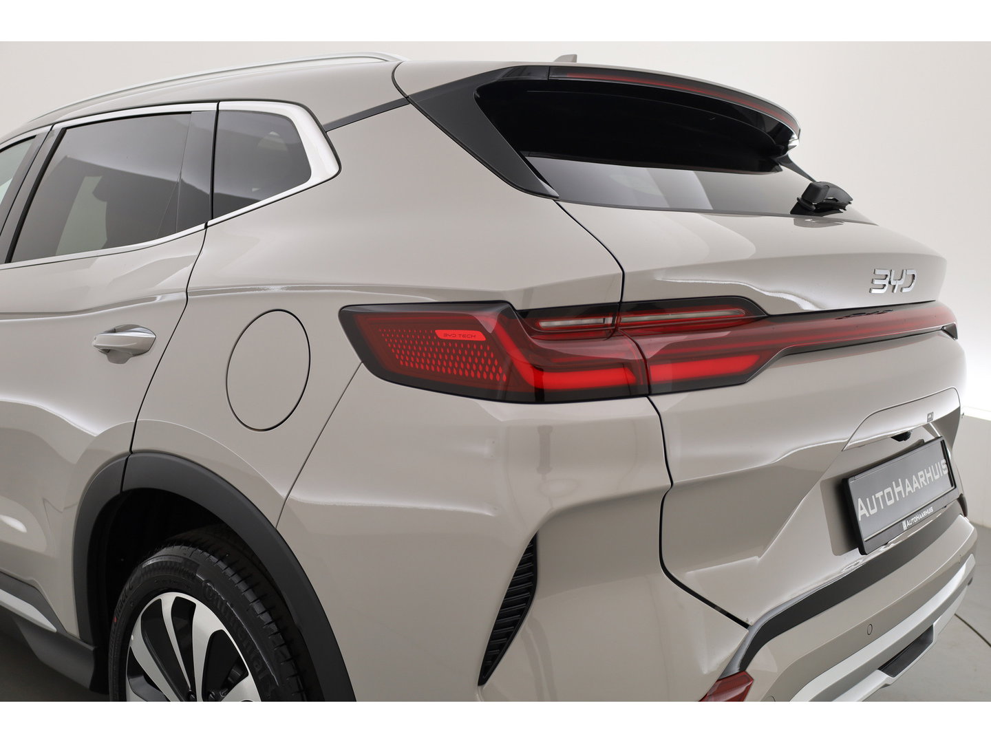 BYD SEAL U 1.5 DM-i FWD Comfort (WLTP-125km!) | VERWACHT | 26.6 kWh | Pano | HUD | Infinity | 360*+PDC | Adapt. Cruise | Memory+Leder | Keyless | Dodehoek | Elek. Klep