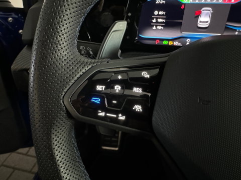 Volkswagen Golf 2.0 TSI R 4Motion Pano|H/K|HuD|Akra|Sfeer|Camera