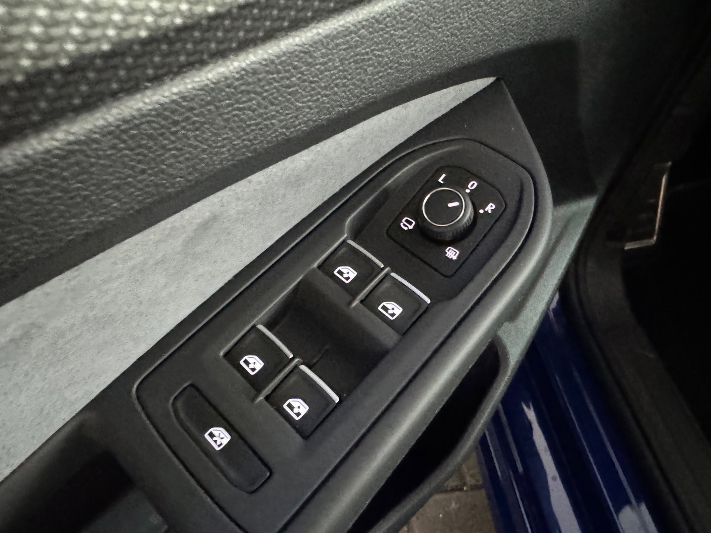 Volkswagen Golf 2.0 TSI R 4Motion Pano|H/K|HuD|Akra|Sfeer|Camera