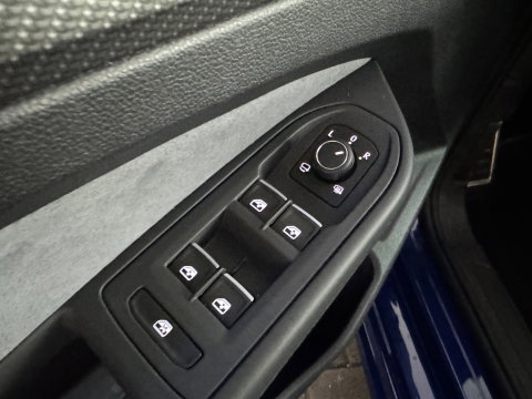 Volkswagen Golf 2.0 TSI R 4Motion Pano|H/K|HuD|Akra|Sfeer|Camera