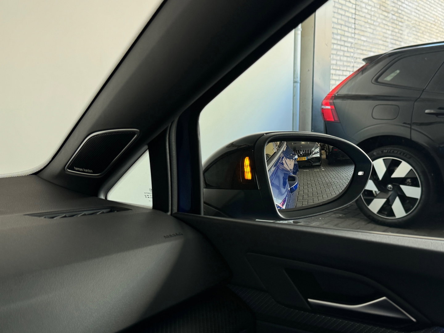 Volkswagen Golf 2.0 TSI R 4Motion Pano|H/K|HuD|Akra|Sfeer|Camera
