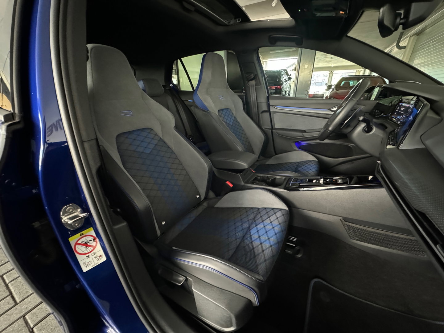Volkswagen Golf 2.0 TSI R 4Motion Pano|H/K|HuD|Akra|Sfeer|Camera