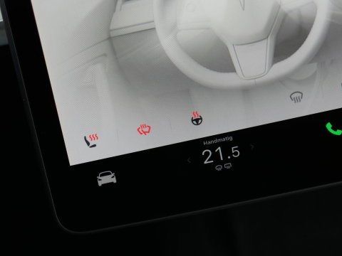 Tesla Model 3 RWD 60kWh PLUS/ WARMTEPOMP/ LFP ACCU/ TREKHAAK/ NL-AUTO 1STE EIGENAAR/ SOH 93%