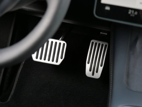 Tesla Model 3 RWD 60kWh PLUS/ WARMTEPOMP/ LFP ACCU/ TREKHAAK/ NL-AUTO 1STE EIGENAAR/ SOH 93%