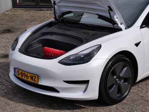 Tesla Model 3 RWD 60kWh PLUS/ WARMTEPOMP/ LFP ACCU/ TREKHAAK/ NL-AUTO 1STE EIGENAAR/ SOH 93%