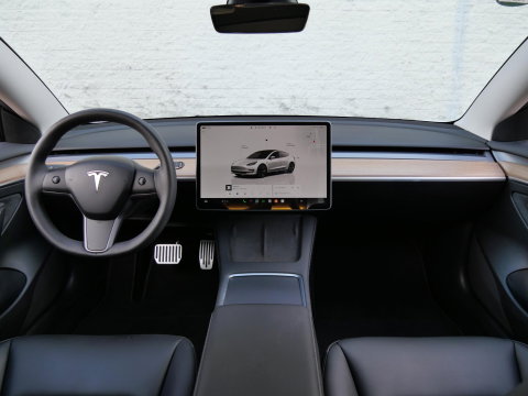 Tesla Model 3 RWD 60kWh PLUS/ WARMTEPOMP/ LFP ACCU/ TREKHAAK/ NL-AUTO 1STE EIGENAAR/ SOH 93%