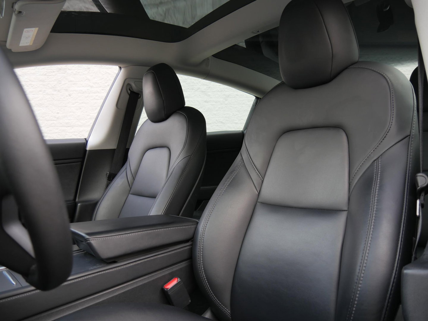 Tesla Model 3 RWD 60kWh PLUS/ WARMTEPOMP/ LFP ACCU/ TREKHAAK/ NL-AUTO 1STE EIGENAAR/ SOH 93%