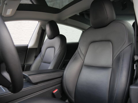 Tesla Model 3 RWD 60kWh PLUS/ WARMTEPOMP/ LFP ACCU/ TREKHAAK/ NL-AUTO 1STE EIGENAAR/ SOH 93%