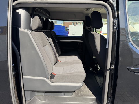Peugeot Expert 2.0 BlueHDI 177pk automaat S&S L3H1 DC 5 persoons / vaste prijs rijklaar € 27.950 ex btw / lease vanaf € 456 / dubbele schuifdeur / euro 6 / bpm vrij / airco / cruise / navi / trekhaak !