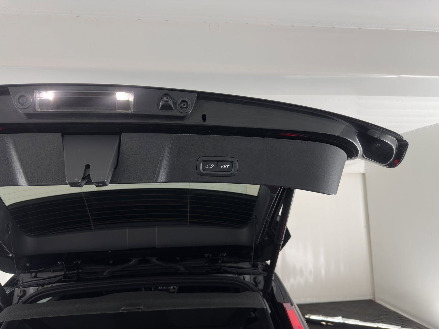 Volvo XC40 Recharge Pro [3-Fase-11kW] {SoH-94%} (INCL.BTW) Aut. *PANO | MEMORY-PACK | HARMAN/KARDON | ADAPTIVE-CRUISE | DIGI-COCKPIT | BLIND-SPOT | NAVI-FULLMAP | CAMERA | ECC | PDC | KEYLESS | HEATED-SPORTSEATS | 20''ALU*