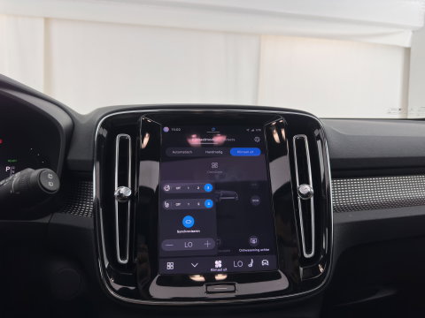 Volvo XC40 Recharge Pro [3-Fase-11kW] {SoH-94%} (INCL.BTW) Aut. *PANO | MEMORY-PACK | HARMAN/KARDON | ADAPTIVE-CRUISE | DIGI-COCKPIT | BLIND-SPOT | NAVI-FULLMAP | CAMERA | ECC | PDC | KEYLESS | HEATED-SPORTSEATS | 20''ALU*