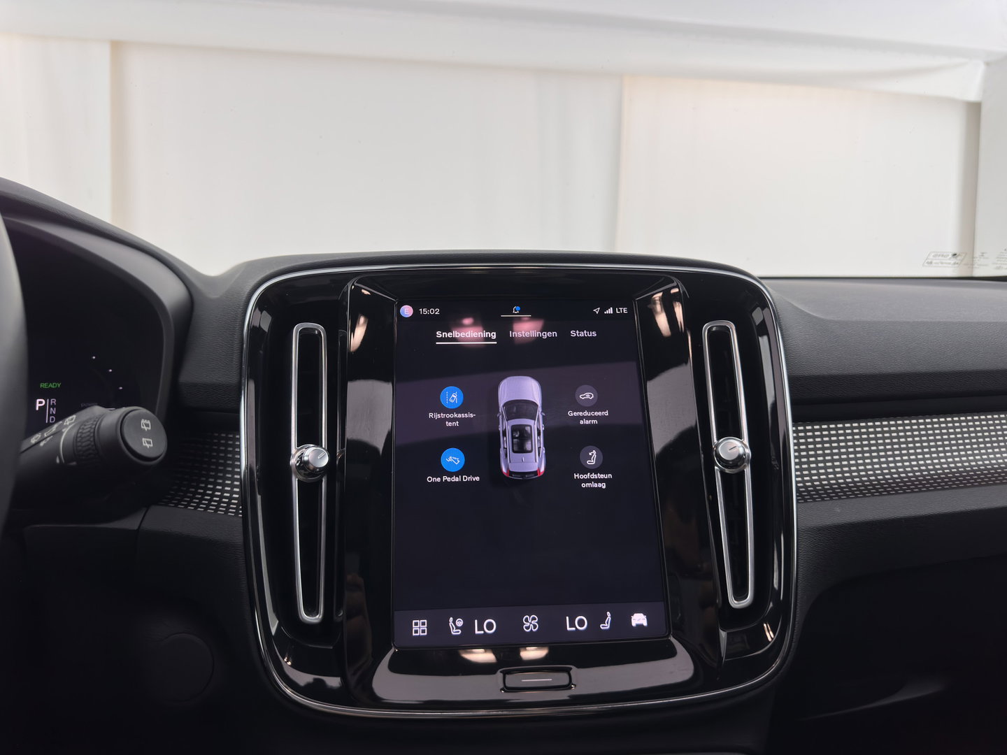 Volvo XC40 Recharge Pro [3-Fase-11kW] {SoH-94%} (INCL.BTW) Aut. *PANO | MEMORY-PACK | HARMAN/KARDON | ADAPTIVE-CRUISE | DIGI-COCKPIT | BLIND-SPOT | NAVI-FULLMAP | CAMERA | ECC | PDC | KEYLESS | HEATED-SPORTSEATS | 20''ALU*