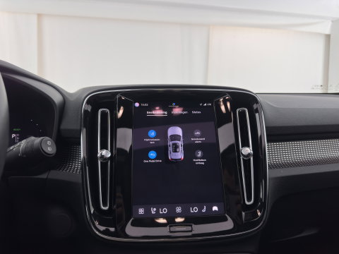 Volvo XC40 Recharge Pro [3-Fase-11kW] {SoH-94%} (INCL.BTW) Aut. *PANO | MEMORY-PACK | HARMAN/KARDON | ADAPTIVE-CRUISE | DIGI-COCKPIT | BLIND-SPOT | NAVI-FULLMAP | CAMERA | ECC | PDC | KEYLESS | HEATED-SPORTSEATS | 20''ALU*