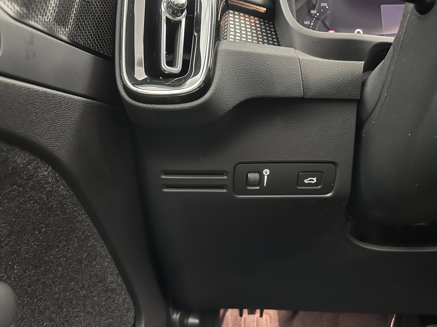 Volvo XC40 Recharge Pro [3-Fase-11kW] {SoH-94%} (INCL.BTW) Aut. *PANO | MEMORY-PACK | HARMAN/KARDON | ADAPTIVE-CRUISE | DIGI-COCKPIT | BLIND-SPOT | NAVI-FULLMAP | CAMERA | ECC | PDC | KEYLESS | HEATED-SPORTSEATS | 20''ALU*