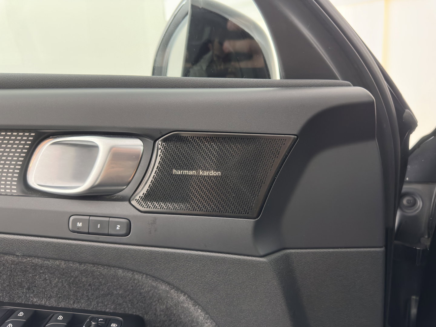 Volvo XC40 Recharge Pro [3-Fase-11kW] {SoH-94%} (INCL.BTW) Aut. *PANO | MEMORY-PACK | HARMAN/KARDON | ADAPTIVE-CRUISE | DIGI-COCKPIT | BLIND-SPOT | NAVI-FULLMAP | CAMERA | ECC | PDC | KEYLESS | HEATED-SPORTSEATS | 20''ALU*